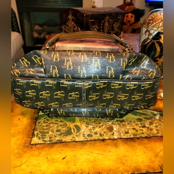 DOONEY AND BOURKE LEATHER SHOULDER BAG - Picture 7 of 13